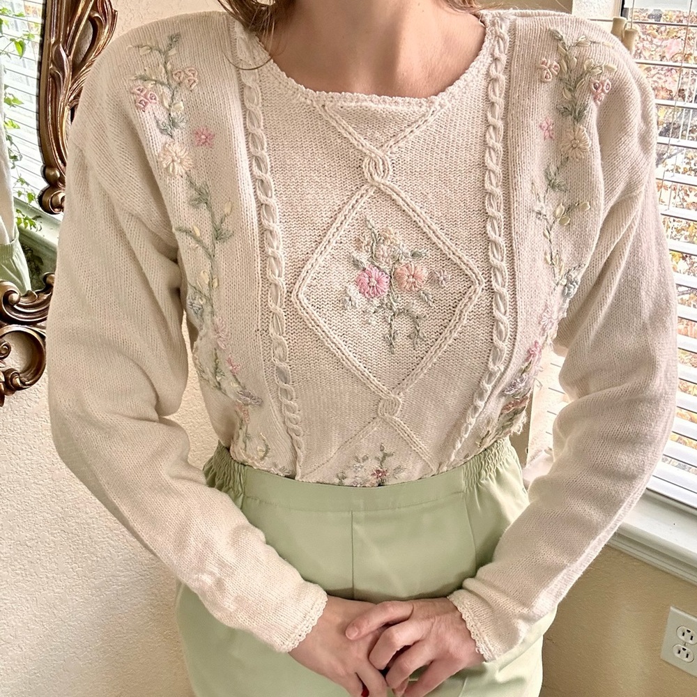 Vintage Bentley gorgeous embroidered floral sweater size med.